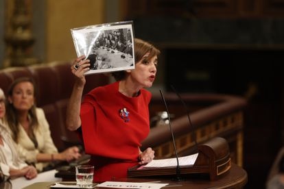 La portavoz parlamentaria de Sumar, Marta Lois, durante su turno de réplica a Feijóo, este martes.