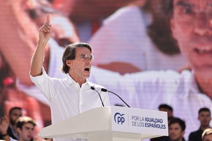 El expresidente del Gobierno, José María Aznar, durante su intervención en el mitin del PP celebrado en Madrid.