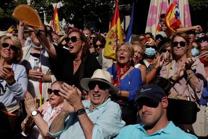 Simpatizantes del Partido Popular, durante el acto contra la amnistía, en el centro de Madrid.