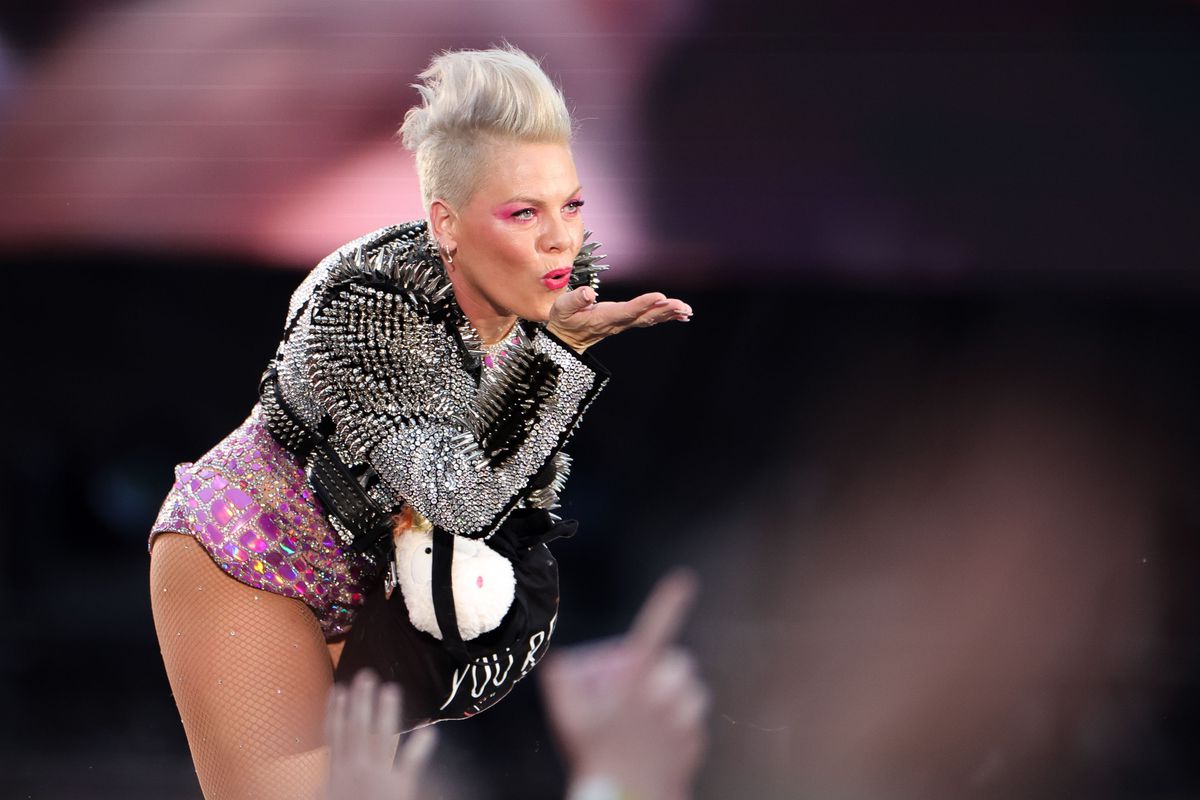 Pink desvela que casi muere de una sobredosis a los 16 años: “Descarrilé”