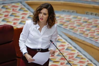 La presidenta de la Comunidad de Madrid, Isabel Díaz Ayuso, interviene durante la sesión del pleno de la Asamblea de Madrid, este jueves.