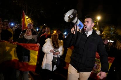 La firma del pacto entre PSOE y Junts calienta las protestas contra la amnistía y aumenta la participación