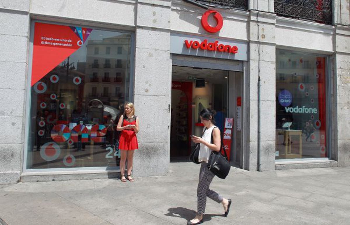 Vodafone deja a su suerte a la plantilla, que sufrirá otra oleada de despidos tras la compra por Zegona