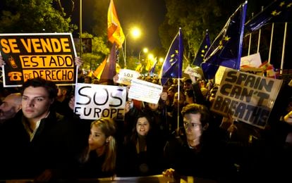 Concentración frente a la sede de la Comisión Europea en España, en el paseo de la Castellana de Madrid.