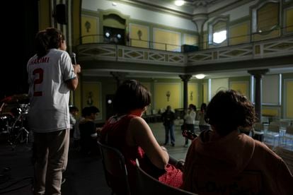 Clase de Música en el teatro del instituto Miquel Tarradell, el martes.