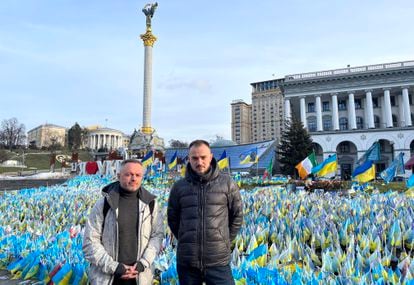 Vladislav Maistrouk y Oleksander Zinchenko, en la plaza de la Independencia de Kiev.