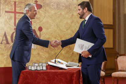 El presidente de Aragón, Jorge Azcón (PP), y el vicepresidente Alejandro Nolasco (Vox), en agosto.