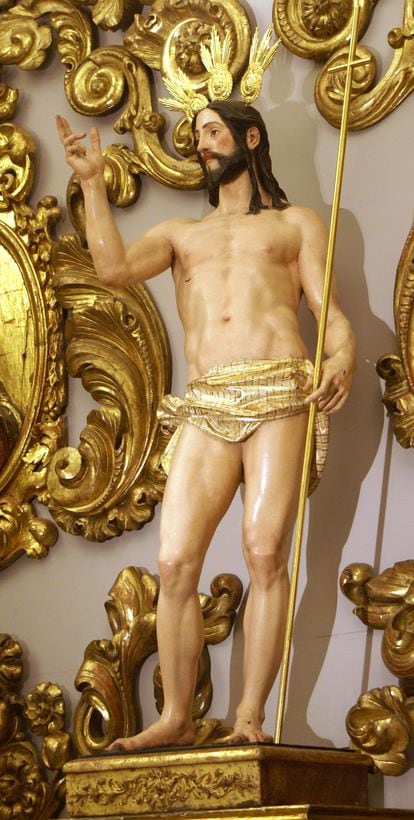 En la capilla de la Hermandad de la Quinta Angustia, en la parroquia de la Magdalena, se venera esta escultura manierista de Cristo Resucitado, del escultor Jerónimo Hernández y que fue concluida en 1583.