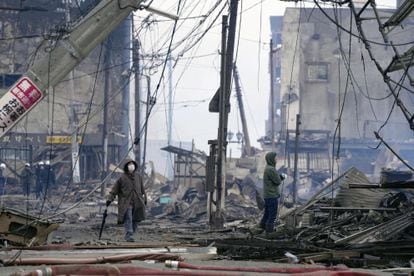 Zona residencial incendiada tras el terremoto en Wajima, prefectura de Ishikawa, este martes.