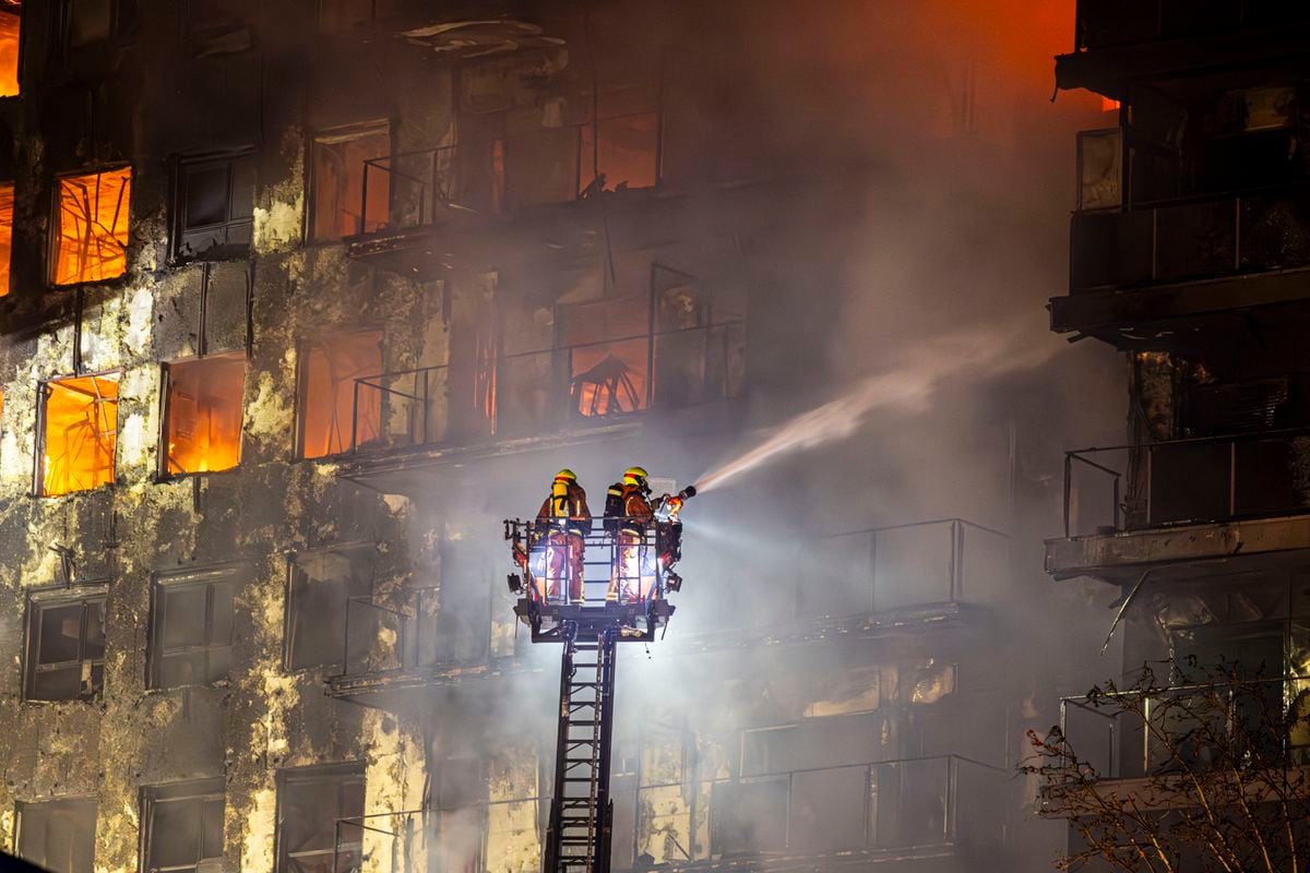 Vecinos ucranios del bloque incendiado en Valencia: “Nos recordó a los edificios en llamas en nuestro país”