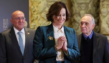 La actriz y productora Sigourney Weaver, Goya Internacional en esta edición, ayer viernes en su rueda de prensa junto al alcalde de Valladolid, Jesús Julio Carnero, y el presidente de la Academia de cine, Fernando Méndez-Leite.