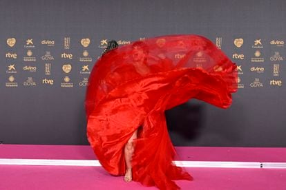 La actriz Janet Novás en el 'photocall' tras recibir el Goya a mejor actriz revelación por su trabajo en 'O corno'.