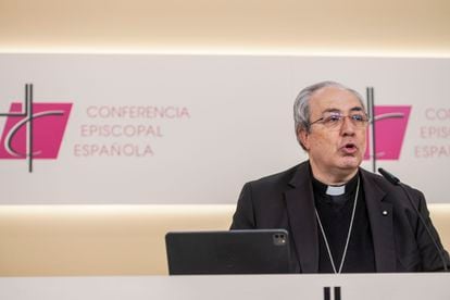 El secretario general de la Conferencia Episcopal Española, Francisco César García Magán, durante la rueda de prensa de este jueves.