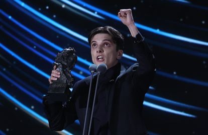 Matías Recalt, con el Goya a mejor actor revelación por 'La sociedad de la nieve'.