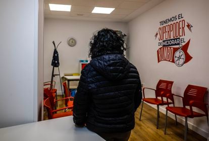 Manuela, madre de una niña de 10 años en situación de vulnerabilidad, con nombre ficticio para proteger a su familia, el 5 de marzo en Madrid.