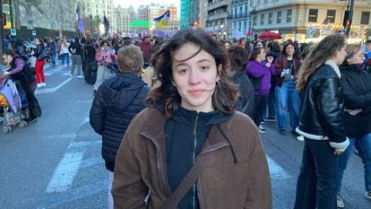 Júlia Real, de 19 años, en la manifestación convocada por la Asamblea Feminista en València, esta tarde.