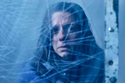 No hubo ninguna mujer entre los supervivientes del accidente de los Andes. Liliana Methol, interpretada por Paula Baldini, sobrevivió al impacto inicial pero murió en la avalancha que hubo a los 10 días del accidente.