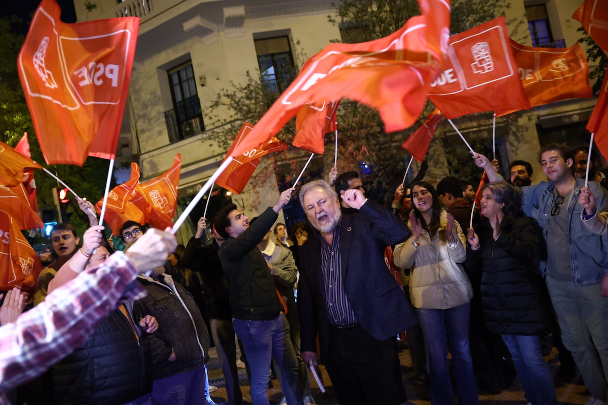 Desconcierto absoluto en el PSOE, que cierra filas con Pedro Sánchez