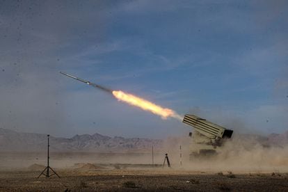 Las Fuerzas Armadas de Irán lanzaban un misil durante unas maniobras militares, el pasado octubre cerca de Isfahan.