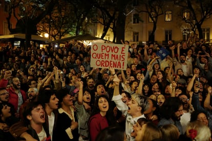 Los portugueses toman las calles para reivindicar la libertad que conquistaron en la Revolución de los Claveles