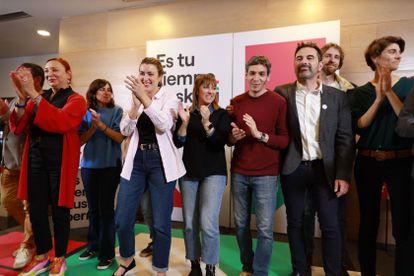 La candidata a lehendakari por Sumar, Alba García, celebra los resultados, este domingo en Bilbao.