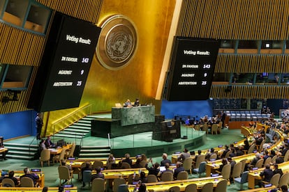 Miembros de la Asamblea General de la ONU, durante la sesión celebrada este viernes en la sede de la organización en Nueva York.