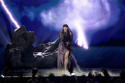 Teya Dora, en representación de Serbia, durante la primera semifinal de Eurovisión con su canción 'Ramonda', este martes.