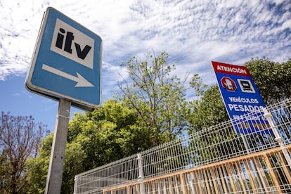 Entrada a la estación de ITV de Catarroja, en Valencia.