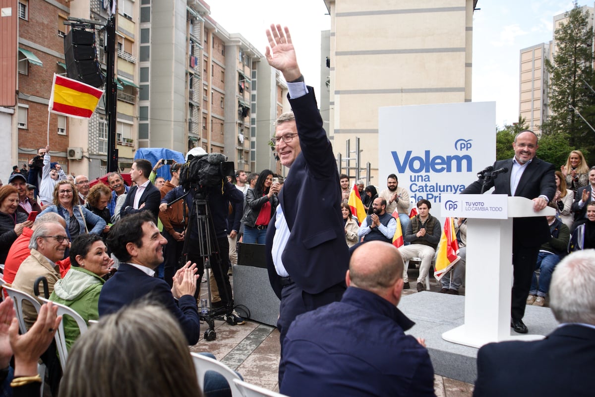 Feijóo asume el discurso de Vox en Cataluña: “Pido el voto a los que no admiten que la inmigración ilegal ocupe nuestros domicilios”