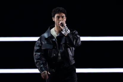 El cantante Eric Saade, que representó a Suecia en Eurovisión en 2011, lució un pañuelo palestino en la muñeca izquierda durante su actuación en la apertura del festival de 2024.