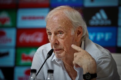 César Luis Menotti, el entrenador campeón del mundo con la selección de Argentina en 1978, extécnico del Barcelona y el Atlético de Madrid.