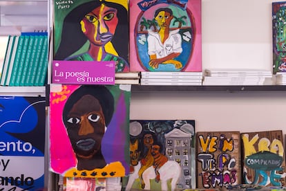 Algunos de los libros de la editorial Eloísa cartonera.