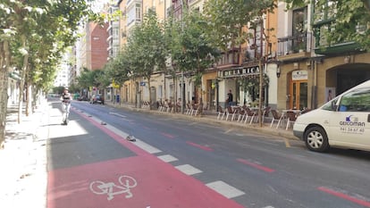Carril bici de la avenida de Portugal de Logroño cuando estaba en funcionamiento.