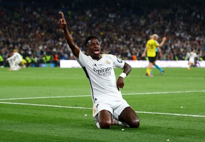 Vinicius celebra el segundo gol para el Real Madrid.