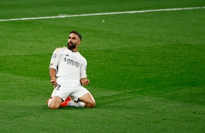 Carvajal celebra la consecución del primer gol del partido.