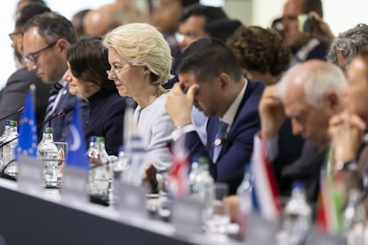 La presidenta de la Comisión Europea, Ursula von der Leyen, durante la sesión plenaria de la Cumbre por la Paz en Ucrania, este domingo en Stansstad (Suiza).