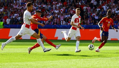 Álvaro Morata marca el primer tanto del partido.