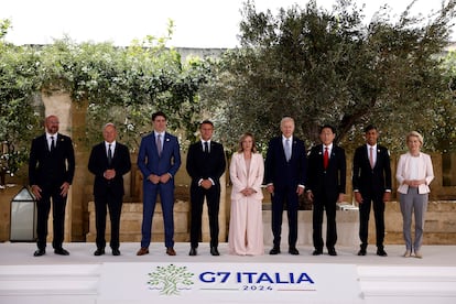 Foto de familia del G7. De izquierda a derecha, Charles Michel, presidente del Consejo Europeo; Olaf Scholz, canciller alemán; Justin Trudeau, primer ministro canadiense; Emmanuel Macron, presidente francés; Giorgia Melonia, primera ministra italiana y anfitriona de la cumbre; Joe Biden, presidente de EE UU; Fumio Kishida, primer ministro japonés; Rishi Sunak, primer ministro del Reino Unido y Ursula von der Leyen, presidenta de la Comisión Europea.