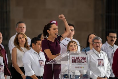 Claudia Sheinbaum, izquierda con Excel