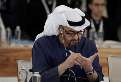 El presidente de los Emiratos Árabes Unidos, Mohammed bin Zayed, durante la sesión sobre Inteligencia artificial, Energía, África y el Mediterráneo el segundo día de la cumbre del G-7 en Savelletri, este viernes.