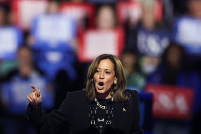 La vicepresidenta y candidata demócrata a la Casa Blanca, Kamala Harris, en el cierre de campaña en Filadelfia.