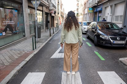 Inés, de 35 años, en una calle de Madrid.