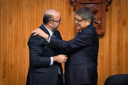 Ricardo Villanueva Lomelí y Sergio Ramírez, en Guadalajara, el 4 de diciembre de 2024.