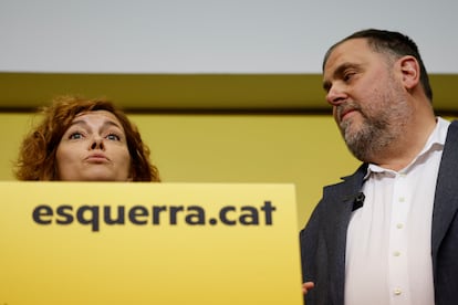 Los candidatos de Militància Decidim, Oriol Junqueras (der.) y Elisenda Alamany (izq.), el pasado sábado en la sede de ERC.
