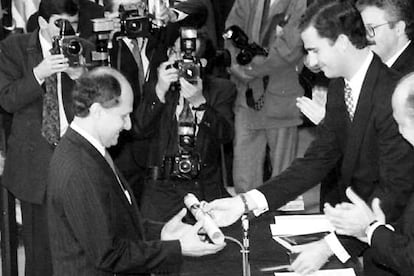 Patarroyo recibe el Premio Príncipe de Asturias de Investigación Científica y Técnica en 1994.