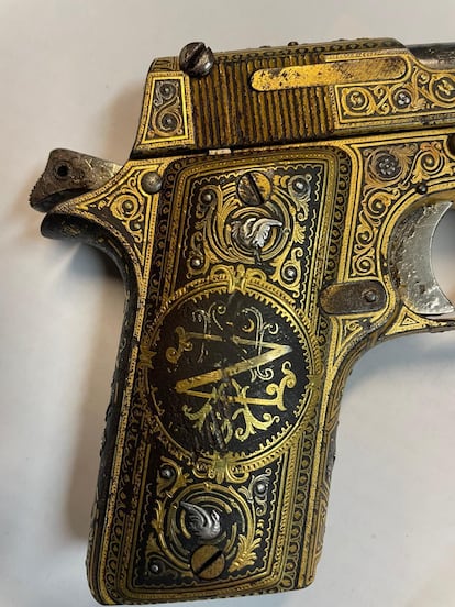 Detalle del arma recuperada en Francia por la Guardia Civil.