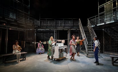 Imágenes de la obra de teatro 'Marie, la roja', dirigida por Ester Villamor Baliarda.