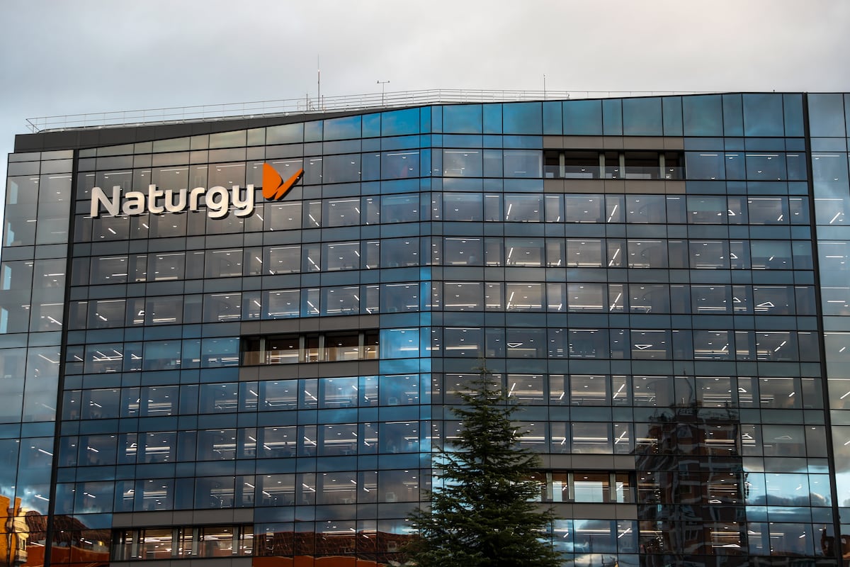 Criteria niega que mantenga negociaciones con Taqa para vender su participación en Naturgy