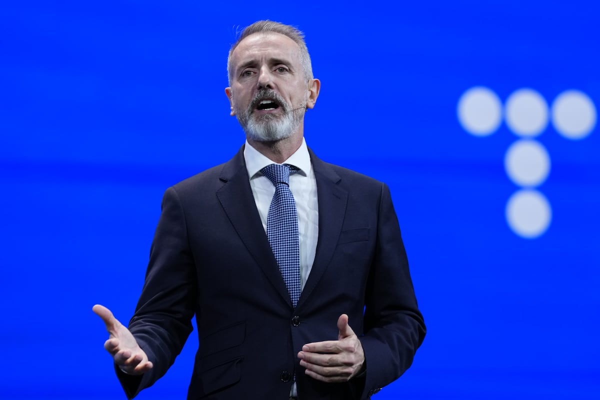 Telefónica perdió 1.731 millones hasta marzo por la venta de las filiales de Argentina y Perú