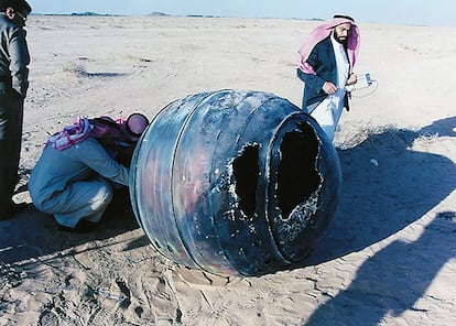 Un depósito de un cohete estadounidense Delta II caído en Arabia Saudí en invierno de 2021.
